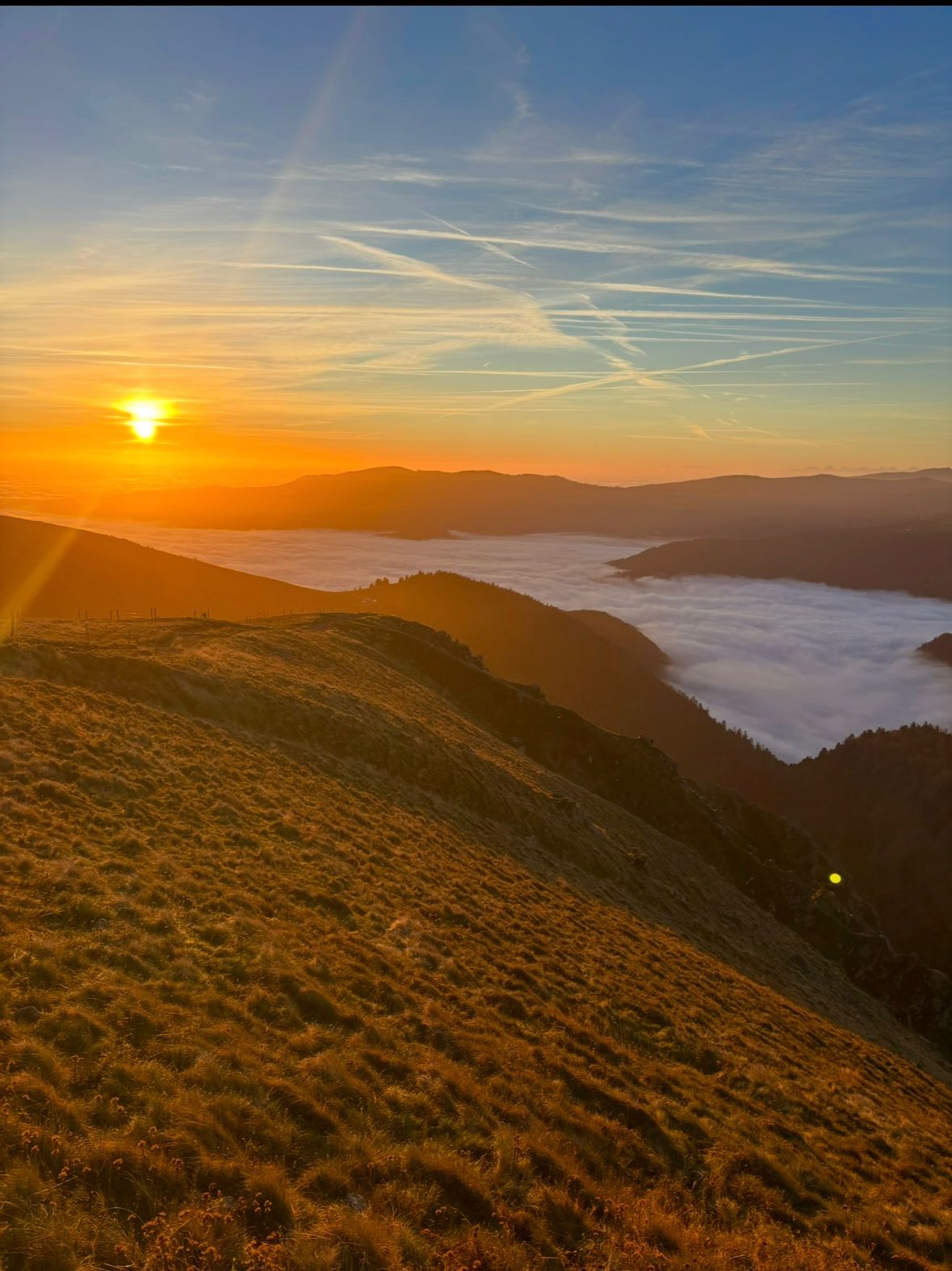 Coucher de soleil sur une mer de nuages dans les Hautes-Vosges